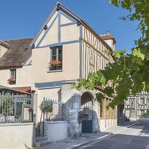 Hotel Aux Vieux Remparts, The Originals Relais